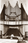 Het orgel met de kansel.
              <br/>
              http://www.pietvanegmond.nl/PVE_Herinneringen_5.php, zj